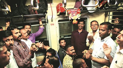 mumbai local train, mumbai local, cst, cst kasara local, bhajan singers on train, indian express news, india news, mumbai news