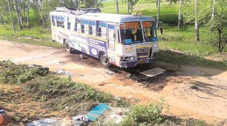 UP road accident, Hardoi road accident, pilgrims road accident, UP news, India news, latest news, indian express