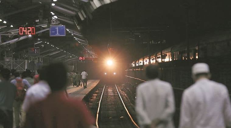 gujarat, woman delivers baby on train, pregnant woman train, mother delives baby on train, baby delivered on train, gujarat news, india news