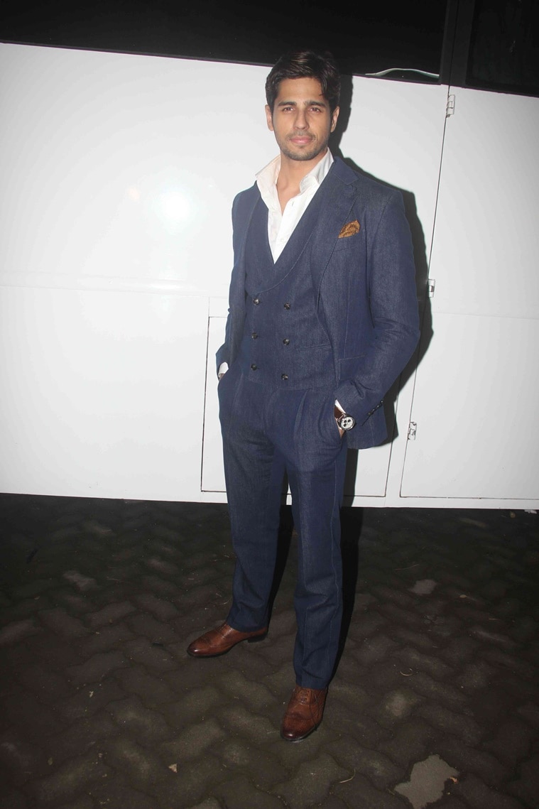 siddharth malhotra black shirt