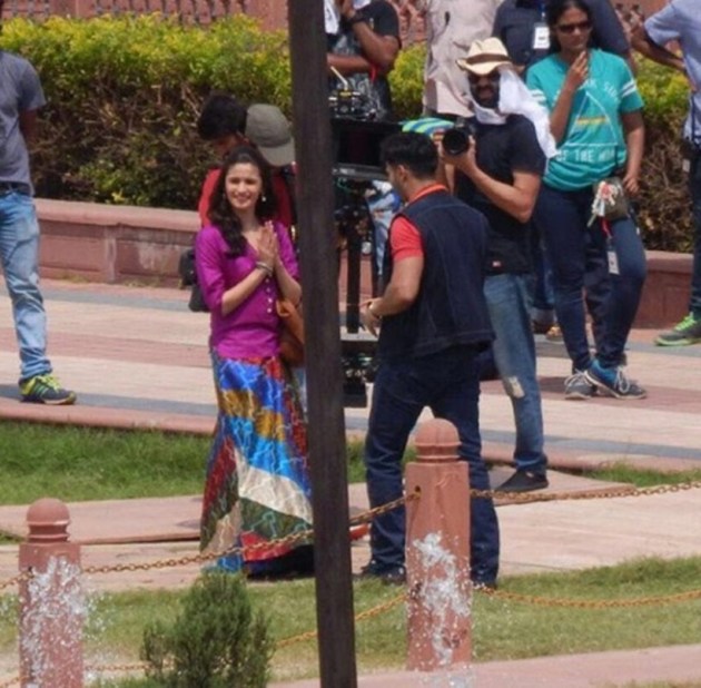 Alia Bhatt, Varun Dhawan, Alia Bhatt Varun Dhawan, Alia, Varun, Badrinath Ki Dulhania, Badrinath Ki Dulhania shoot pics, Alia Bhatt in Badrinath ki Dulhania, varun Dhawan Badrinath Ki Dulhania, Entertainment