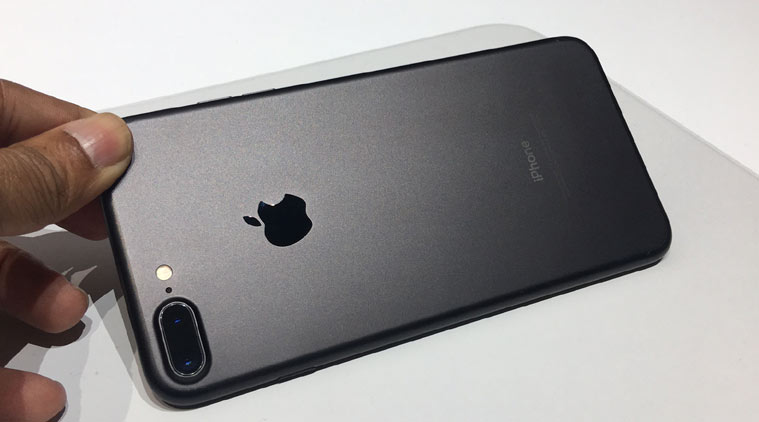 Apple iPhone 7, iPhone 7 Plus first look+video: Black finish, stunning