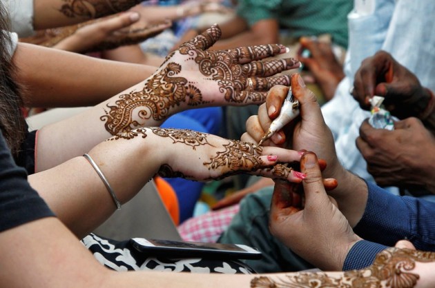 Karwa chauth,Karwa chauth 2016, Karwa chauth vrat vidhi,Karwa chauth tips, Karwa chauth vidhi, Karwa chauth timing moon 2016