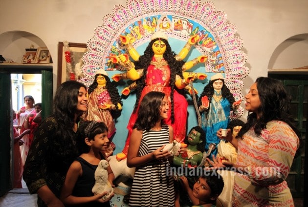 durga puja, durga puja 2016, durga puja celebrations, durga puja kolkata, durga puja rajbari kolkata, durga puja jorasanko, indian express, indian express news