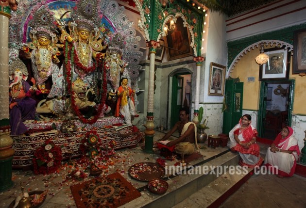 durga puja, durga puja 2016, durga puja celebrations, durga puja kolkata, durga puja rajbari kolkata, durga puja jorasanko, indian express, indian express news