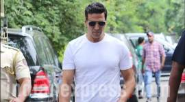Akshay Kumar, Akshay Kumar hospital, Akshay Kumar father, akshay kumar father cancer, akshay kumar hospital police officers