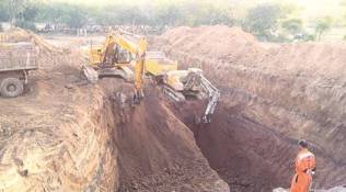 komal, komal arwal borewell, girl stuck in borewell, india news, indian express,
