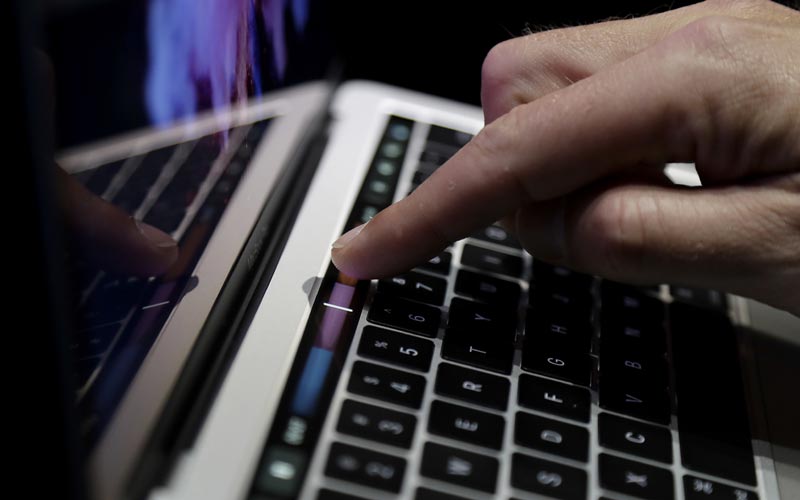 Apple, Apple MacBook, Apple MacBook Pro, Apple MacBook Pro 2016, Apple MacBook Pro new, Apple LG 5K display, Apple TV, Apple TV app, Apple India, Apple price, Apple new MacBooks Price, Apple MacBook launch, technology, technology news