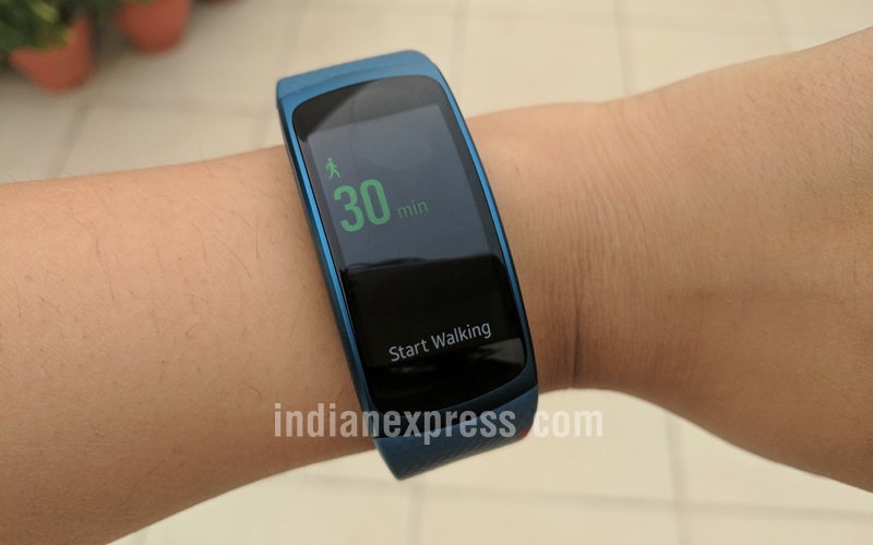 difference between samsung gear fit 2 pro small and large