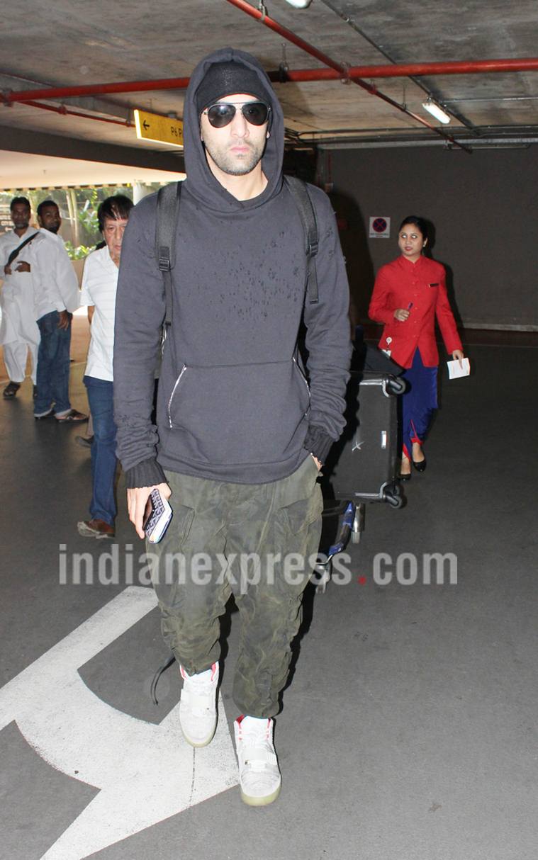 Ranbir Kapoor and Anushka Sharma were spotted at Mumbai airport