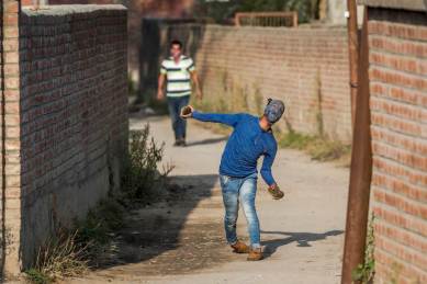 Kashmir situation, Kashmir stone pelting, Kashmir curfew, kashmir, news, latest news, India news, national news, Kashmir news