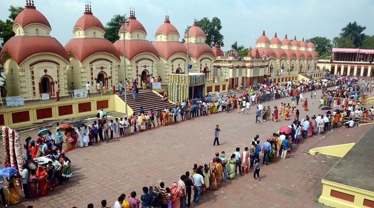Kolkata: Devotees wait in line to offer prayers to Goddess Kali at the Dakshineswar Kali Temple on the occasion of Kali Puja and Diwali in Kolkata on Saturday. PTI Photo (PTI10_29_2016_000051A)