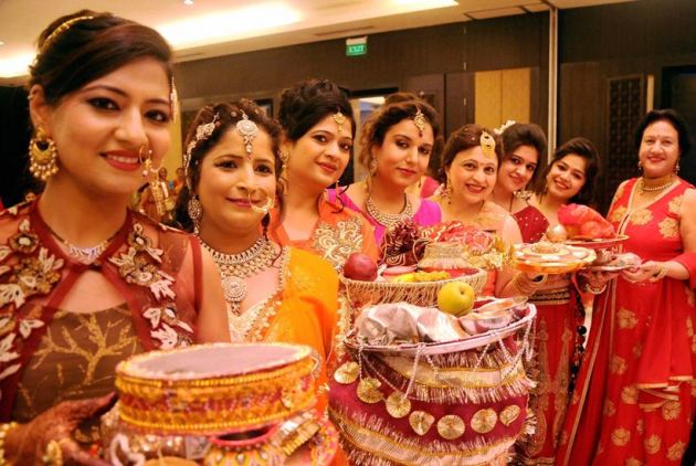 Karwa chauth,Karwa chauth 2016, Karwa chauth vrat vidhi,Karwa chauth tips, Karwa chauth vidhi, Karwa chauth timing moon 2016