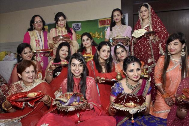 Karwa chauth,Karwa chauth 2016, Karwa chauth vrat vidhi,Karwa chauth tips, Karwa chauth vidhi, Karwa chauth timing moon 2016