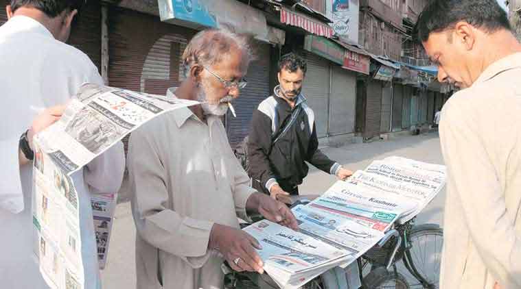 kashmir reader ban, kashmir reader, kashmir reader ban protest, kashmir journalists, kashmir reader online, j&k kashmir reader, kashmir reader banned, j&k news, kashmir news, india news