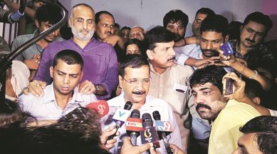 arvind kejriwal, kejriwal, kejriwal surat rally, kejriwal patidar rally, kejriwal banners, aap, aam aadmi party, gujarat elections 2017, gujarat assembly polls, indian express news, india news, ahmedabad news