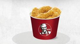 kfc, kfc chicken bucket, kfc chicken bucket ad, woman sues kfc, ny woman sues kfc for chicken bucket, kfc chicken bucket lawsuit, weird news, odd news, viral news, trending news, latest news