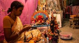 durga puja, durga puja 2016, kolkata, durga, durga pujo, kumortuli, kumortuli kolkata, kumortuli artists, kumortuli female artists, kumortuli woman artist, kumortuli idols, durga idols, durga puja themes, goddess durga, kumortuli history, india news, durga puja news, kolkata news, lifestyle news, latest news, indian express