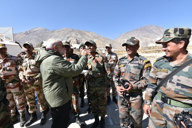 PM Modi celebrates Diwali with Indian Army in Himachal Pradesh | India ...