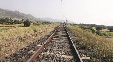 train commuters, rail fracture, mumbai trains, chunabhatti station, harbour line, indian railways, indian express, express news, central railway
