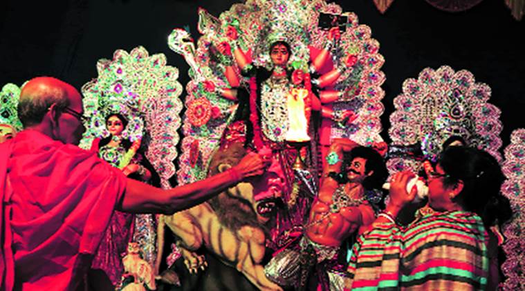 Mumbai, Durga Puja, durga puja celebration, mumbai puja celebration, bengali communty, durga pandals, puja pandals, mumbai festival, india festival, india news, indian express