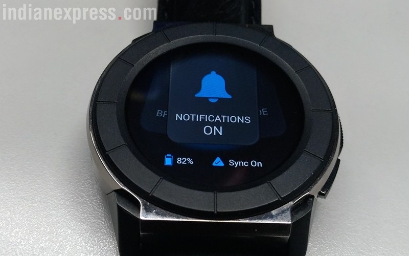 titan juxt pro smartwatch