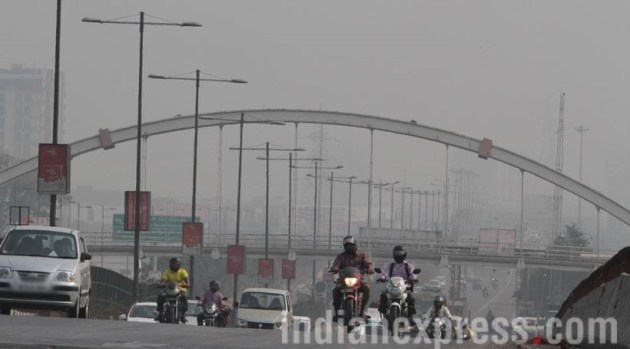 Diwali, Delhi pollution, Delhi diwali pollution, Delhi air pollution, Diwali air pollution, Delhi diwali air pollution, Delhi smog, Delhi smog pictures, delhi pollution photos, news, images, Delhi images, Delhi photos, Delhi news, latest news, India news, national news