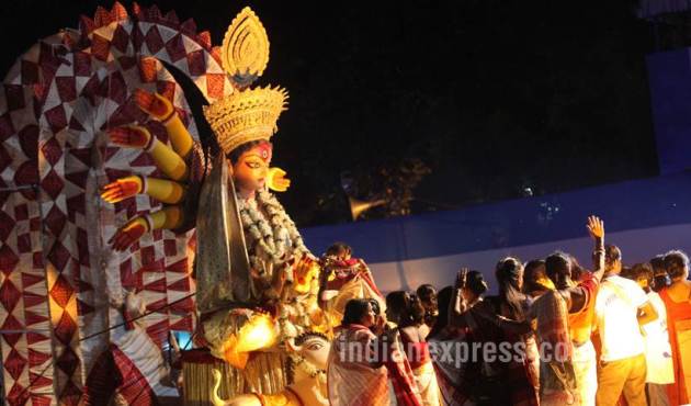 durga puja, durga pujo, durga puja 2016, kolkata, mamata banerjee, puja carnival, kolkata puja carnival, kolkata durga puja, kolkata best durga puja, kolkata best durga idols, bengal durga puja, durga puja procession kolkata news, bengal news, india news, latest news, indian express, durga puja pictures, durga puja photos, 2016 durga puja photos ,