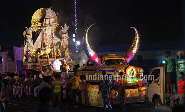 durga puja, durga pujo, durga puja 2016, kolkata, mamata banerjee, puja carnival, kolkata puja carnival, kolkata durga puja, kolkata best durga puja, kolkata best durga idols, bengal durga puja, durga puja procession kolkata news, bengal news, india news, latest news, indian express, durga puja pictures, durga puja photos, 2016 durga puja photos ,