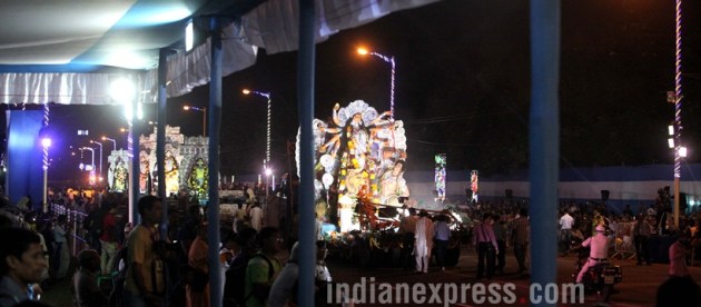 durga puja, durga pujo, durga puja 2016, kolkata, mamata banerjee, puja carnival, kolkata puja carnival, kolkata durga puja, kolkata best durga puja, kolkata best durga idols, bengal durga puja, durga puja procession kolkata news, bengal news, india news, latest news, indian express, durga puja pictures, durga puja photos, 2016 durga puja photos ,