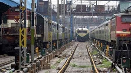 30-year-old killed, woman died after falling off from running train, woman-thief in UP, UP woman killed, Uttar Pradesh, India news, Indian Express