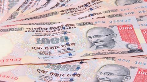 A sweeper found a bag of 52 Rs 1000 notes and what she did next deserves an applause
