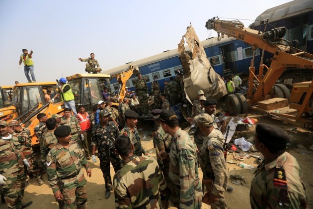 patna indore, patna indore trian, train accidnet, patna indore train accident, indore accident, Kanpur, train derailment, train derailed, patna-indore express, patna-indore train derailment, kanpur train derailment, train accident, train mishap, train derailment deaths, train derail death, deaths, train accident death toll, india news, indian express