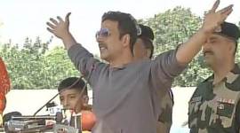 akshay kumar, bsf base camp, Akshay Kumar BSF base camp, akshay kumar army, akshay kumar rustom, rustom, airlift,