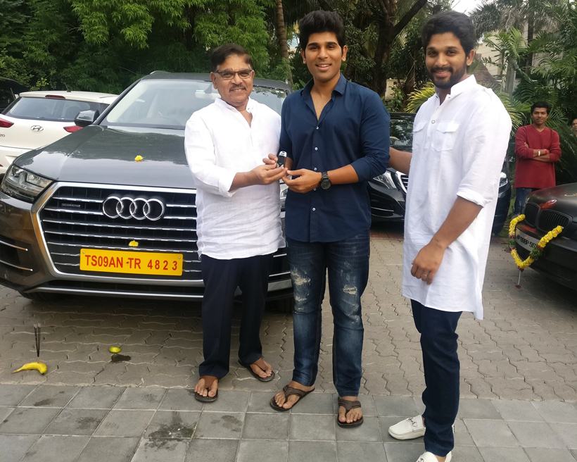mega family picture, mega family pic, mega family photo, chiranjeevi khaidi no 150, khaidi no 150, chiranjeevi, ram charan tej, rah charan tej dhruva, pawan kalyan, allu arjun, allu arjun DJ, tollywood news, entertainment news