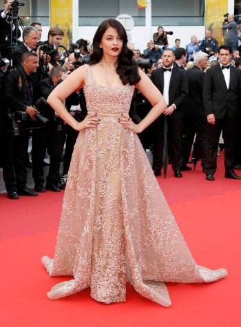 Indian Film Actress Aishwarya Rai Nude - Happy Birthday, Aishwarya Rai Bachchan! 15 of the star's best looks | The  Indian Express| Page 3