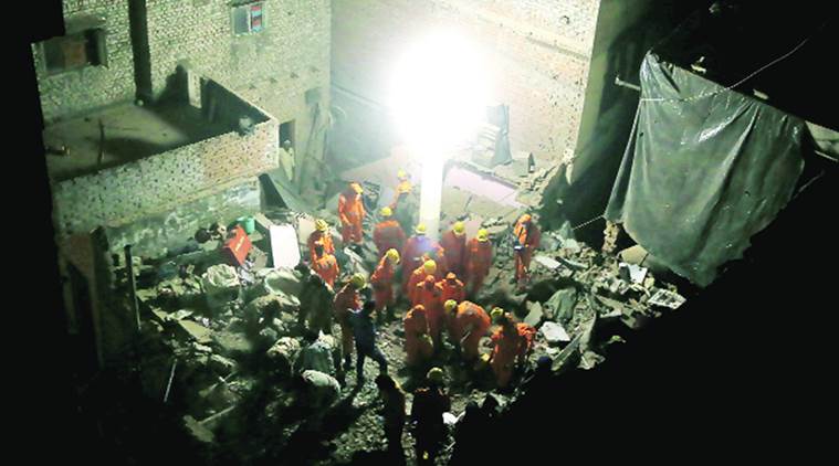 delhi building collapse, delhi, azad market building collapse, delhi azad market building collapse, delhi building collapses, india news, delhi news