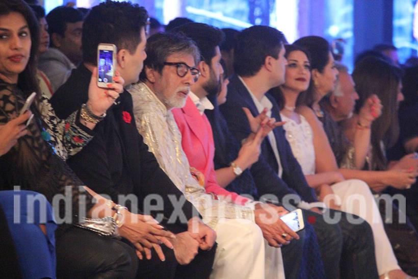 shweta bachchan nanda, shweta bachchan nanda ramp walk, amitabh bachchan, amitabh bachchan daughter, amitabh bachchan shweta bachchan nanda, shweta nanda bachchan amitabh bachchan, amitabh shweta, shweta amitabh, jaya bachchan, jaya bachchan amitabh bachchan, amitabh bachchan jaya bachchan, jaya amitabh, amitabh jaya, jaya shweta, shweta jaya, bachchan family, abhishek bachchan,