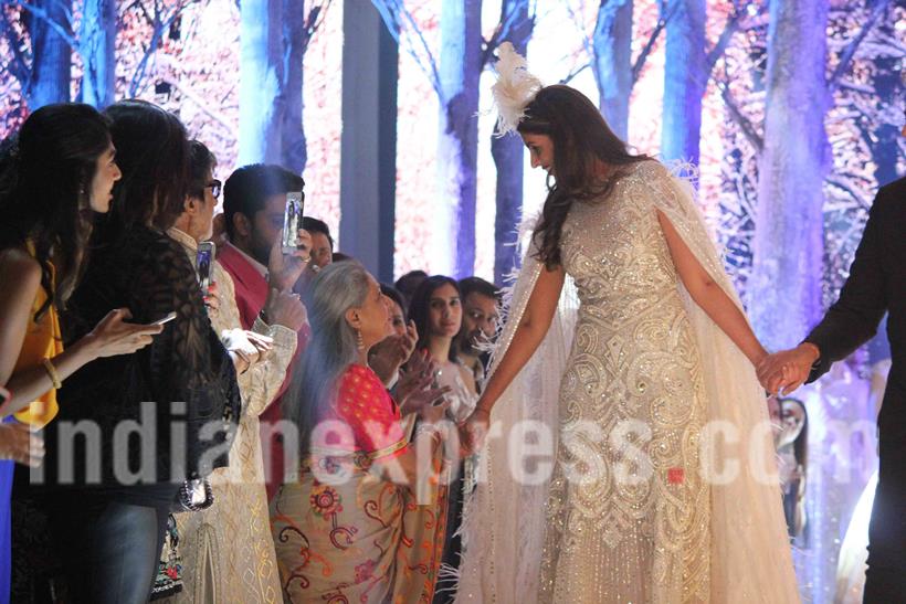 shweta bachchan nanda, shweta bachchan nanda ramp walk, amitabh bachchan, amitabh bachchan daughter, amitabh bachchan shweta bachchan nanda, shweta nanda bachchan amitabh bachchan, amitabh shweta, shweta amitabh, jaya bachchan, jaya bachchan amitabh bachchan, amitabh bachchan jaya bachchan, jaya amitabh, amitabh jaya, jaya shweta, shweta jaya, bachchan family, abhishek bachchan,