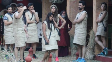 bigg boss, bigg boss 10, bigg boss 10 tuesday, bigg boss 10 luxury budget task, bigg boss lock down, bigg boss manveer rohan fight, bigg boss chammak challo, bigg boss 10 swami om manveer fight, bigg boss 10 bani captain, bigg boss 10 bani gaurav, bigg boss 10 swami om, bigg boss 10 rahul dev lokesh monalisa karan mehra nominated, bigg boss 10 task, nominated contestants, bigg boss 10 nov 15, bigg boss 10 november 15, bigg boss 10 writen update, bigg boss 10 episode, bigg boss 10 nov 15 written episode, bigg boss 10 news, bigg boss 10 week 4, television news, indian express, indian express news