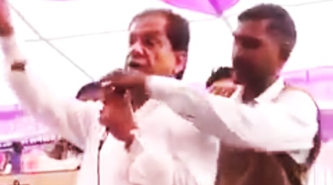 Mic snatched for praising Modi, demonetisation at a BSP rally; Twitterati hails this ex-MLA’s ‘freedom of speech’