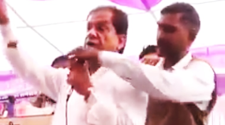 demonetisation, demonetisation pm modi, demonetisation mayawati, BSP leader mike snatched, mike snatched video goes viral, bsp leader mike snatched video viral, viral video BSP leader mike snatched, bsp leader mike snatched truth? who is bsp leader who's mike snatched by mayawati, indian express, indian express news, indian express trending, viral