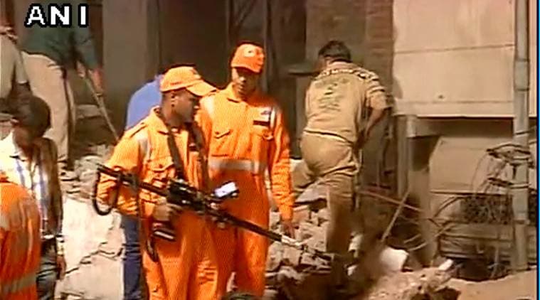 Delhi building collapse, Delhi news, Building collapse in Delhi, Azad market building collapse, India news, latest news, 