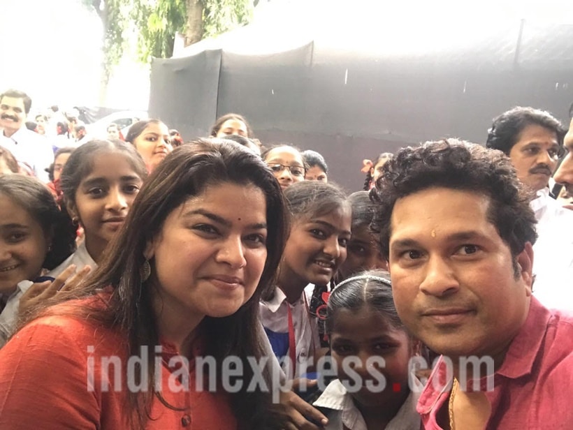 chris martin, sachin tendulkar, chris sachin, chris martin tendulkar, chris martin visits school, chris martin global citizens initiative, chris sacin schaol, chris sachin pictures, chris martin indian visit, chris martin mumbai event, entertainment updates, indian express indian express news