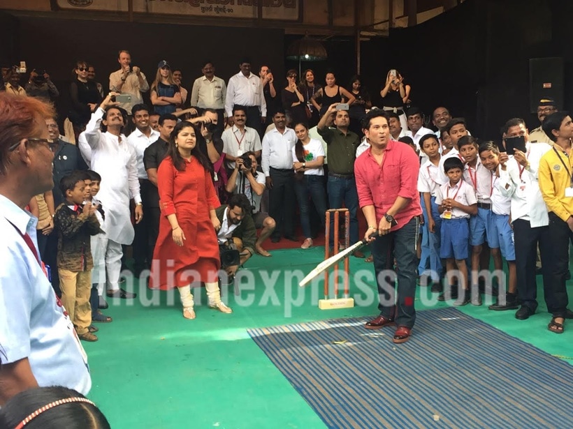 chris martin, sachin tendulkar, chris sachin, chris martin tendulkar, chris martin visits school, chris martin global citizens initiative, chris sacin schaol, chris sachin pictures, chris martin indian visit, chris martin mumbai event, entertainment updates, indian express indian express news