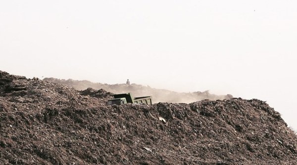 delhi, delhi garbage, delhi garbage buring, delhi junk yard, delhi government, delhi environment, dda, indian express news, delhi news