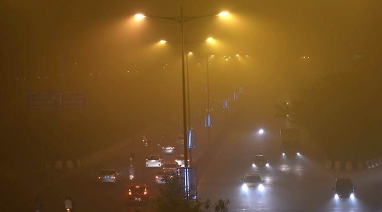Delhi pollution, Delhi air pollution, Delhi smog, Delhi visibility zero, delhi cm, arvind kejriwal, kejriwal, stubble burning, crop burning, dangerous level, delhi pollution level, india news, indian express