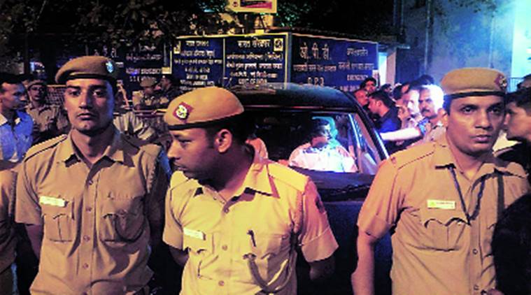 Lady Hardinge Hospital के बाहर पुलिस की मौजूदगी
