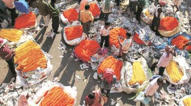 demonetisation, note ban, kolkata note ban, flower seller crisis, hawker crisis, no money, micro-finance institutions, no atm withdrawal, no cash, rs 500 ban, rs 1000 ban, indian express news, india news, kolkata news
