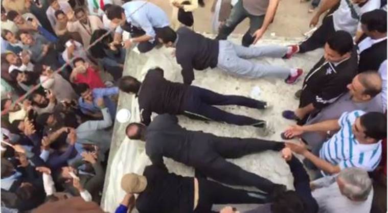 imran khan, imran khan protest, imran khan push ups, imran khan push up video, nawaz sharif, pakistan pm, pak pm, pm sharif, imran khan pm sharif, imran khan nawaz sharif, world news, indian express